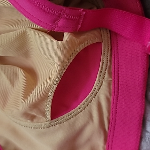 Lululemon ta ta tamer pink sports bra 34DD - Picture 10 of 12